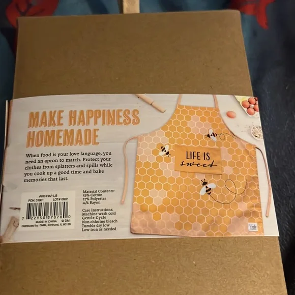 KRUMBS KITCHEN HOMEMADE HAPPINESS APRON -
LIFE IS SWEET - Picture 2 of 3